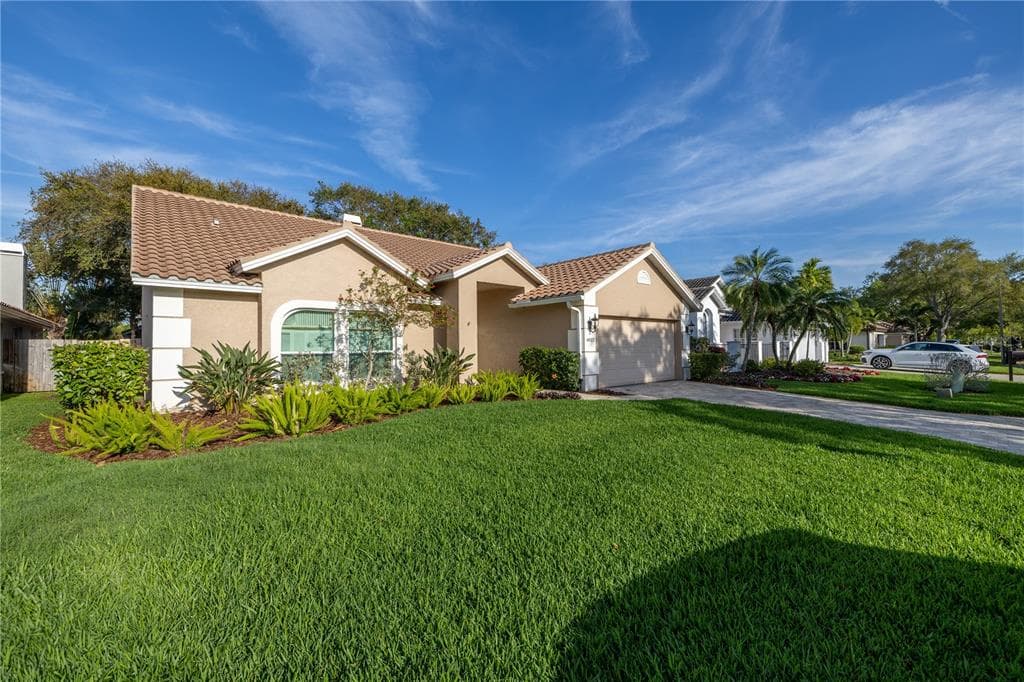 4832 QUEEN PALM TERRACE NE ST PETERSBURG, FL 33703