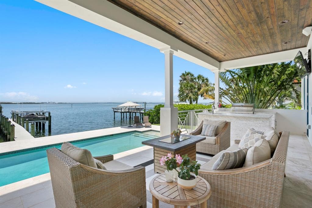 5110 W LONGFELLOW AVENUE TAMPA, FL 33629