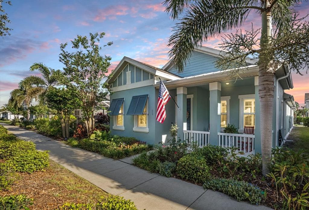610 WINTERSIDE DRIVE APOLLO BEACH, FL 33572