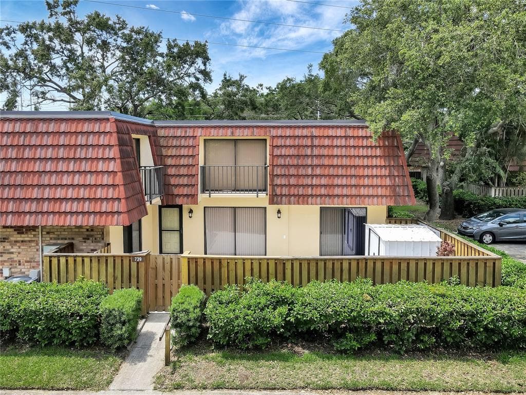 739 1ST COURT PALM HARBOR, FL 34684