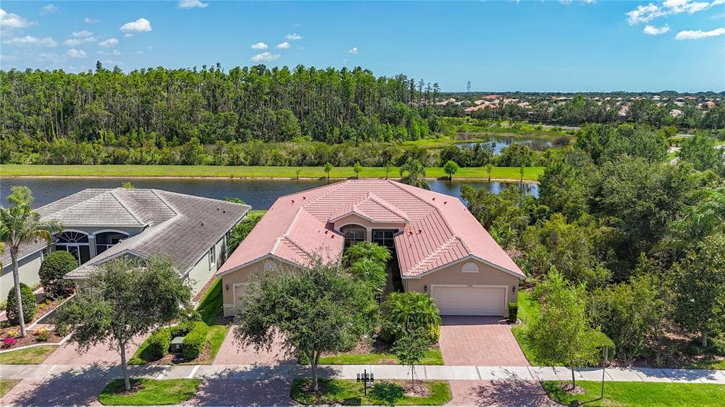 15860 AURORA LAKE CIRCLE WIMAUMA, FL 33598