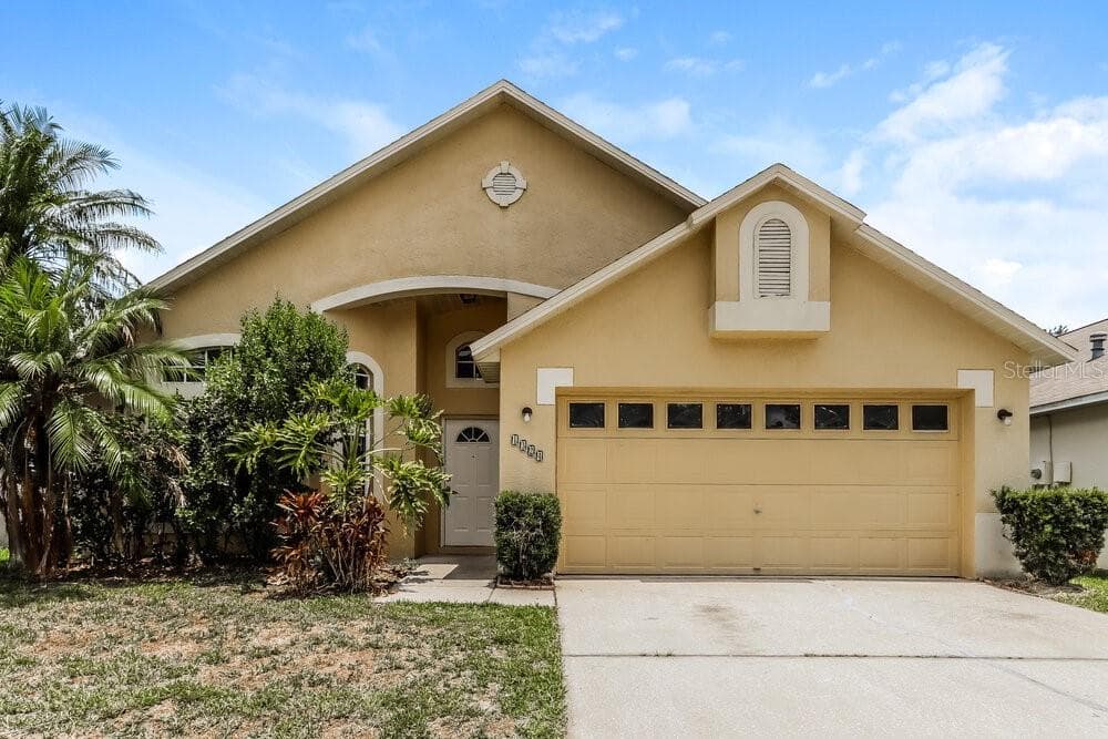 1324 CRIMSON CLOVER LANE WESLEY CHAPEL, FL 33543
