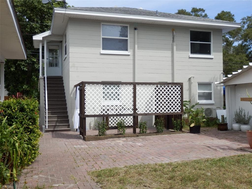 5257 5TH AVENUE N UNIT Upstairs Garage ST PETERSBURG, FL 33710