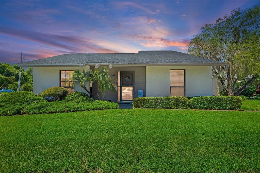 301 WINDRUSH LOOP TARPON SPRINGS, FL 34689