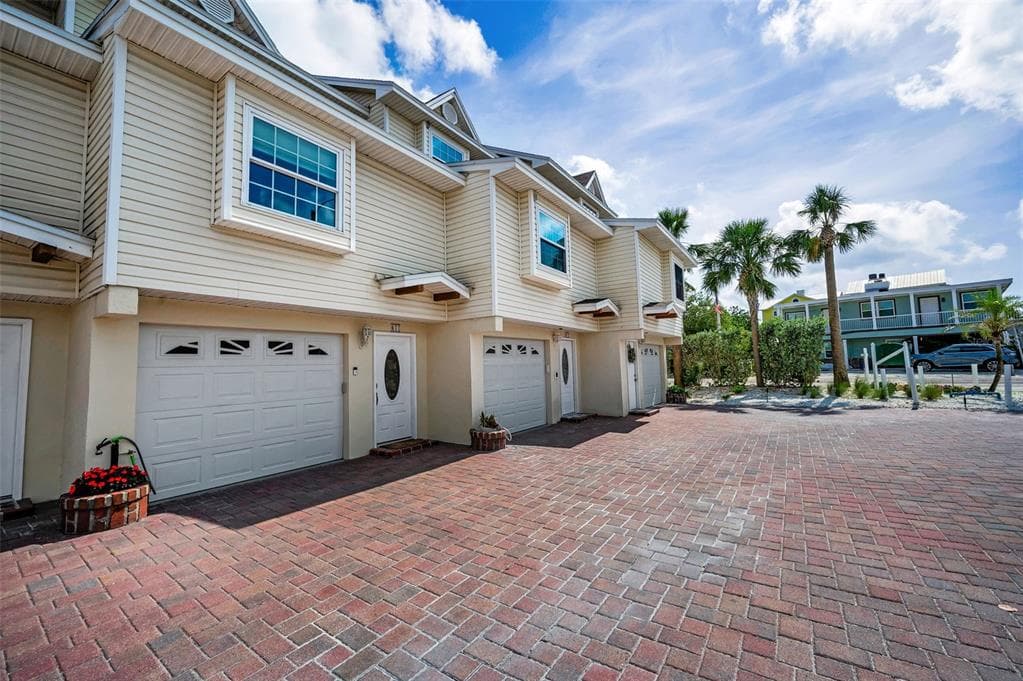 19651 GULF BOULEVARD UNIT A11 INDIAN SHORES, FL 33785
