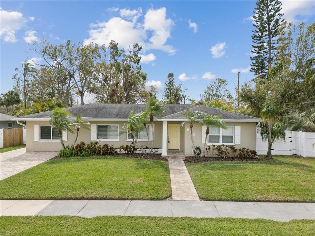 605 GARDENIA STREET BELLEAIR, FL 33756