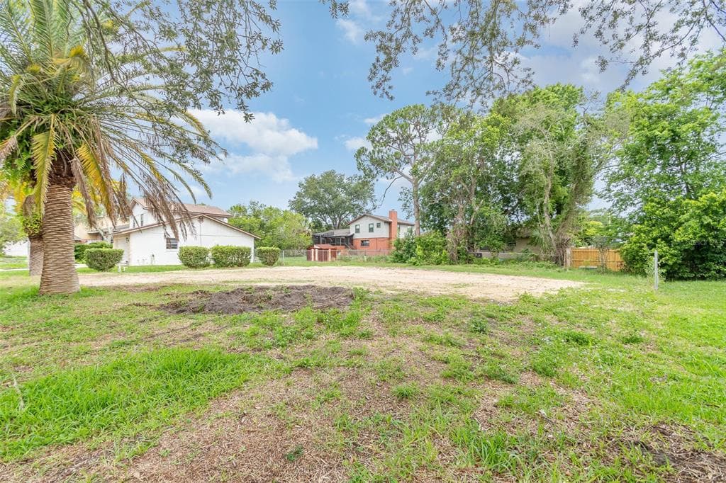 1328 N PARADISE LANE DAYTONA BEACH, FL 32119