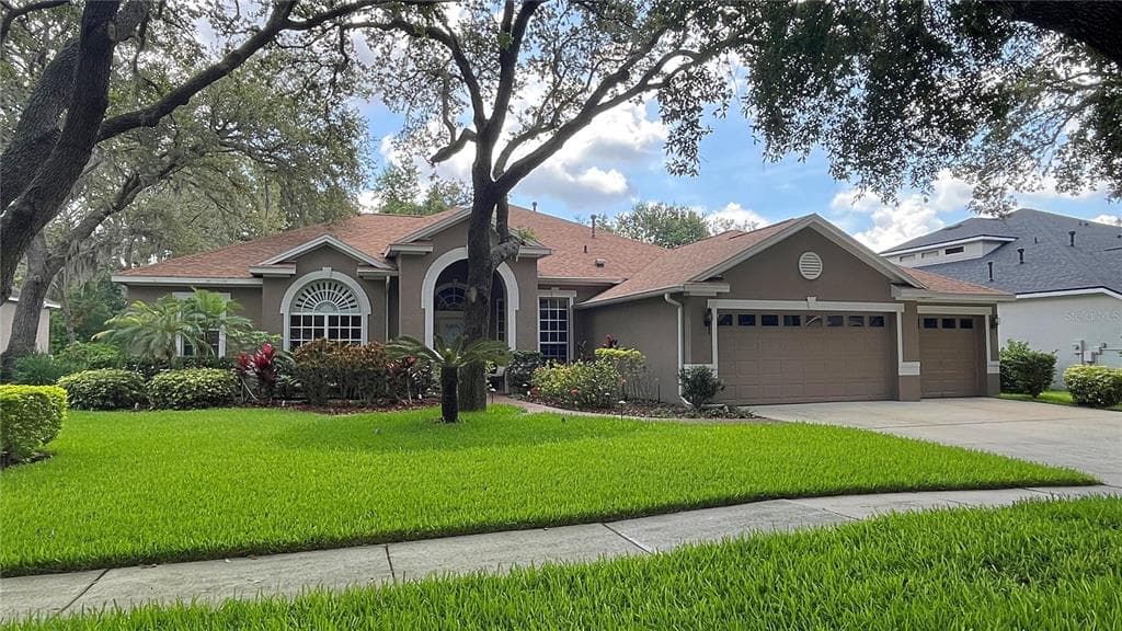 5704 EAGLEMOUNT CIRCLE