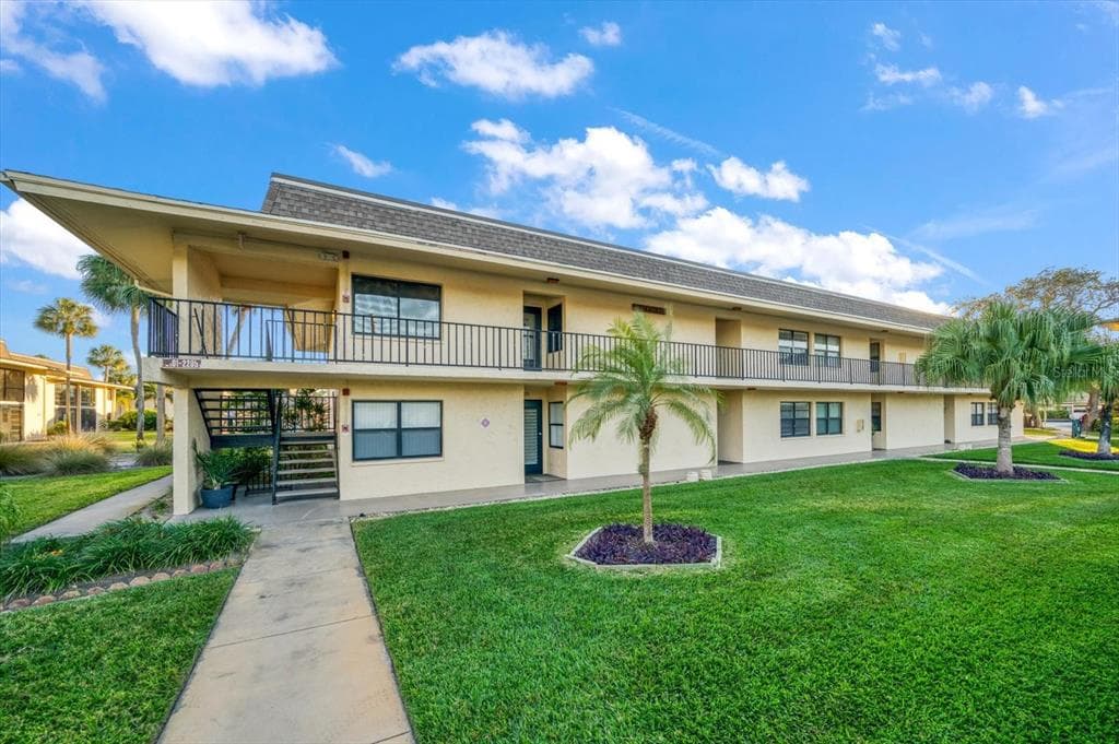 12300 VONN ROAD UNIT 2202 LARGO, FL 33774