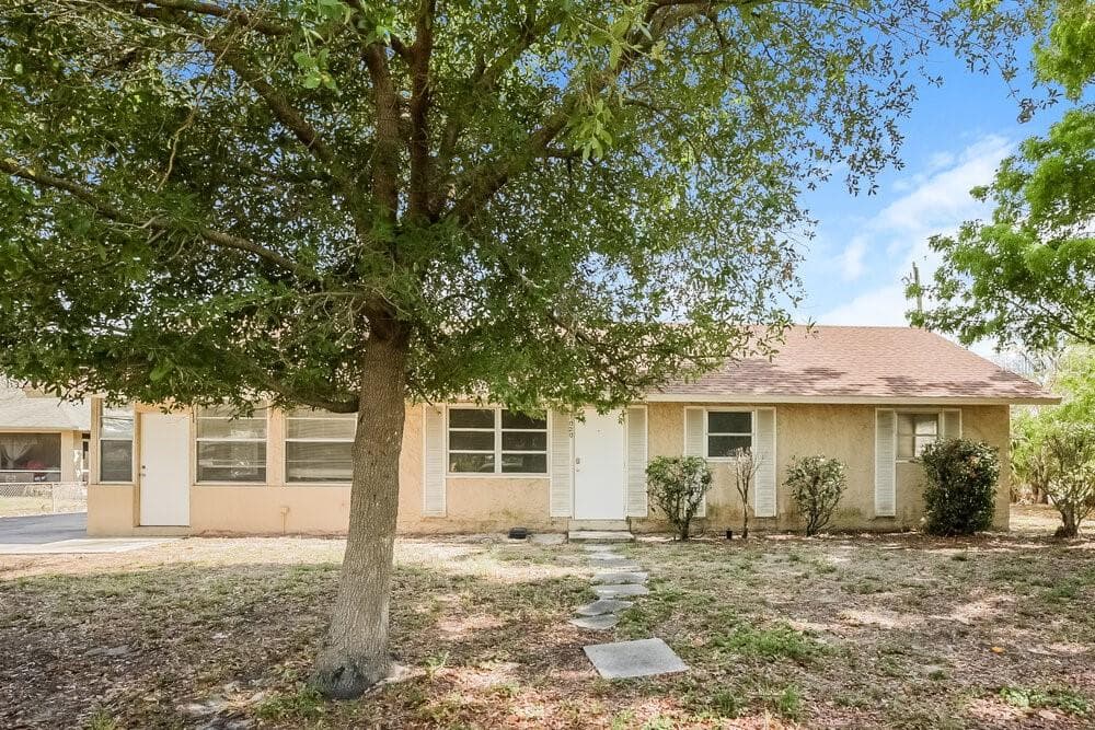 1020 FONTANA STREET NAPLES, FL 34103