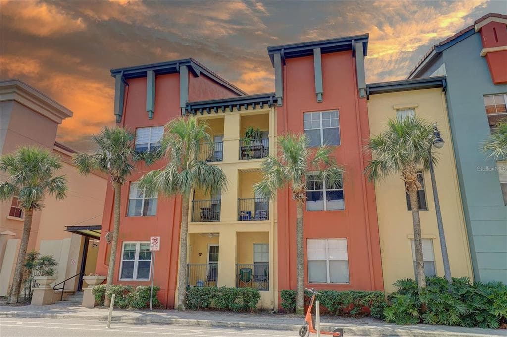 2402 W AZEELE STREET UNIT 439 TAMPA, FL 33609