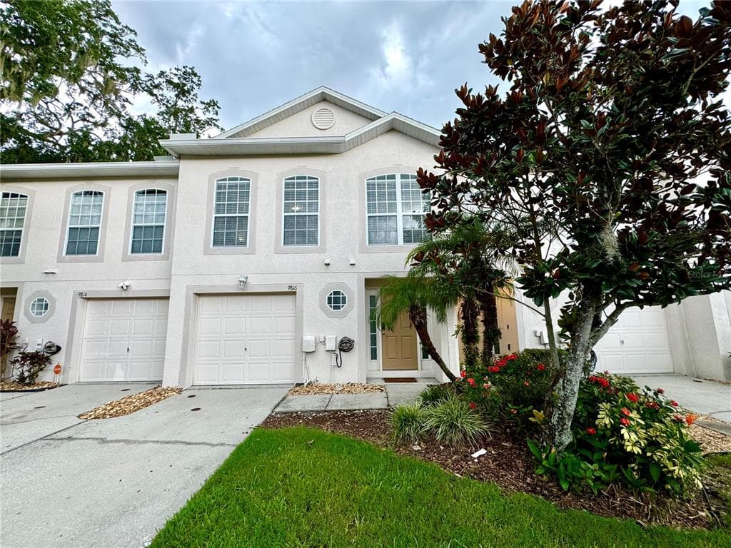 9816 ASHBURN LAKE DRIVE TAMPA, FL 33610