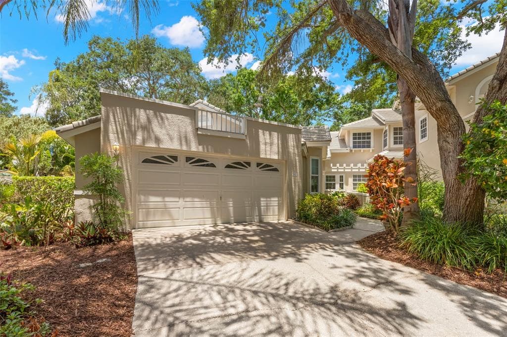 5102 WHITE PINE CIRCLE NE ST PETERSBURG, FL 33703
