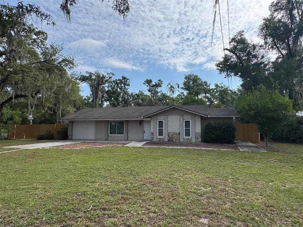 6052 IDLE A WHILE CIRCLE DADE CITY, FL 33523