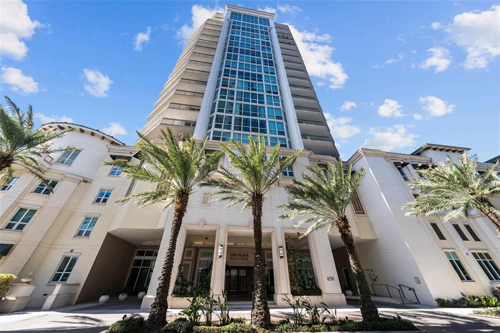 450 KNIGHTS RUN AVENUE UNIT 104 TAMPA, FL 33602