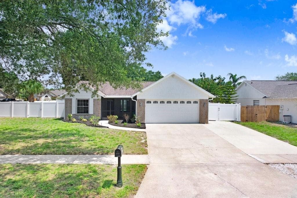 1017 CAMEO CREST LANE VALRICO, FL 33596