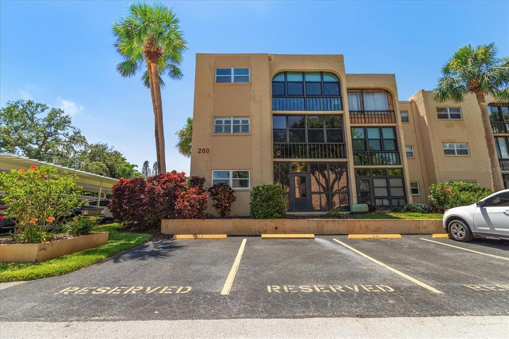11485 OAKHURST ROAD UNIT 200-101 LARGO, FL 33774