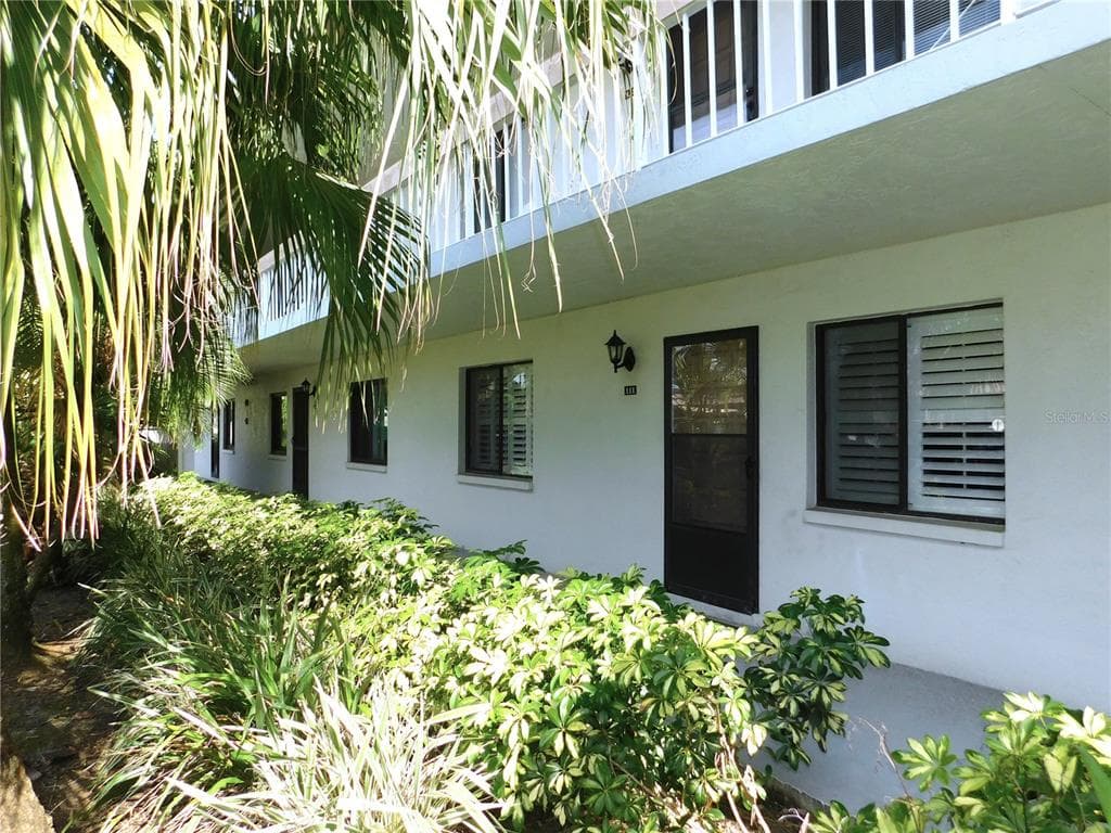 111 LAKEVIEW PLACE OLDSMAR, FL 34677