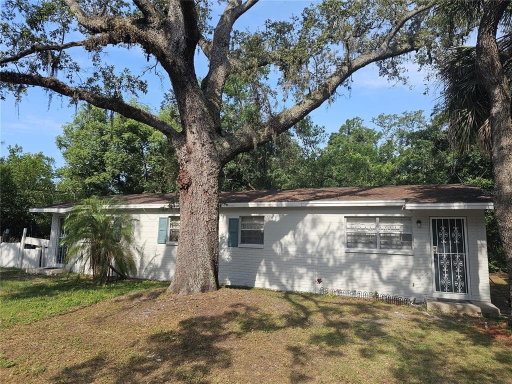 10010 N LANTANA AVENUE TAMPA, FL 33612