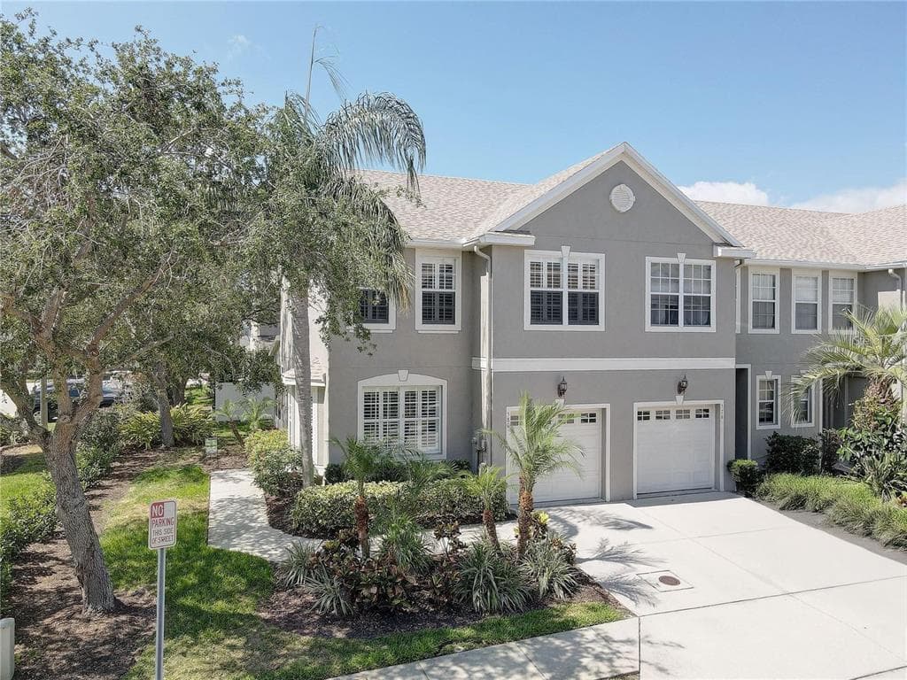 580 SHOREHAM COURT NE ST PETERSBURG, FL 33716