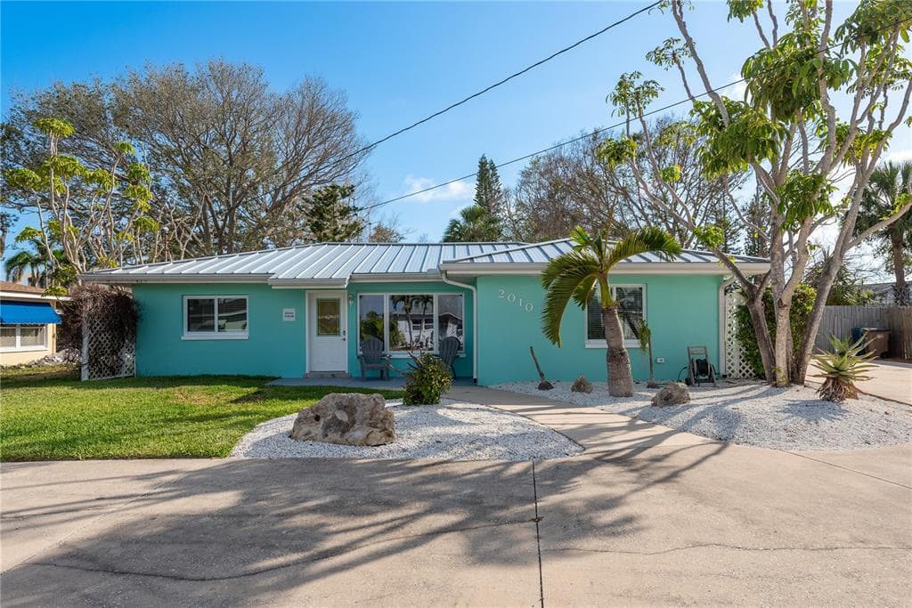 2010 BAYVIEW PLACE INDIAN ROCKS BEACH, FL 33785