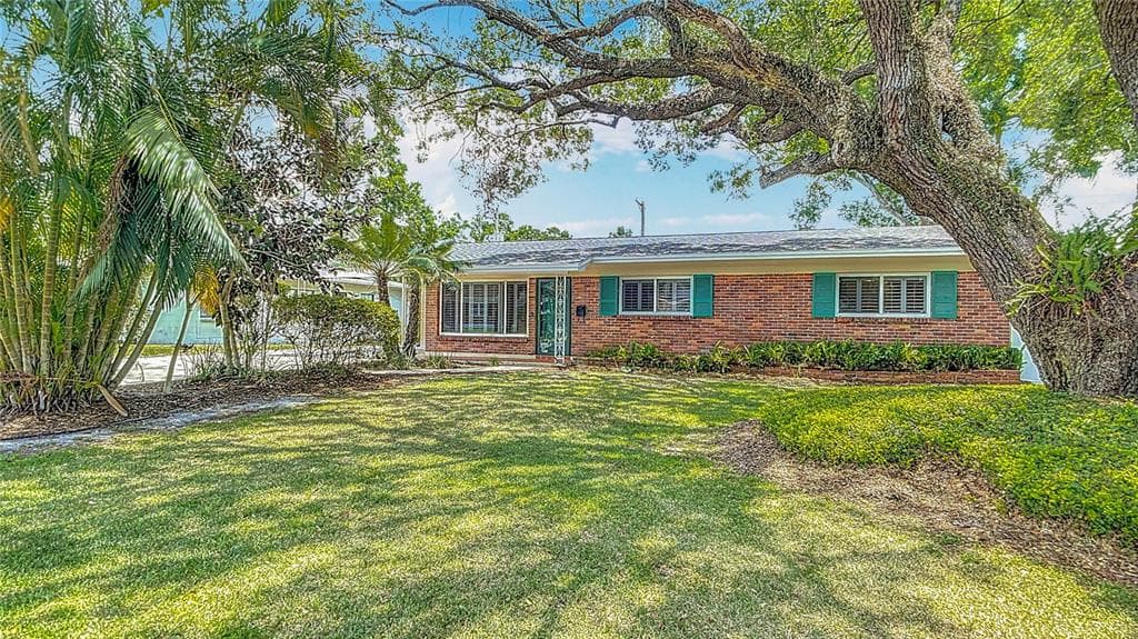 4915 CHARITON AVENUE TAMPA, FL 33603
