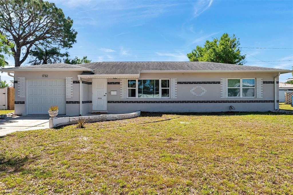 1732 63RD AVENUE N ST PETERSBURG, FL 33702