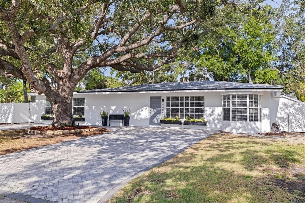 4609 S SHAMROCK ROAD TAMPA, FL 33611