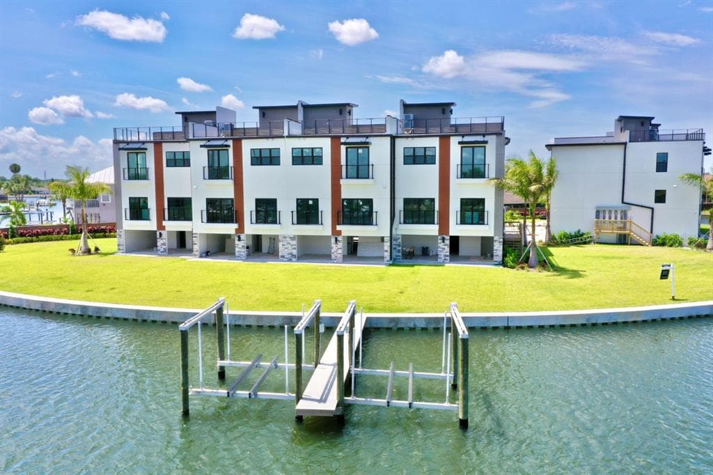 773 GRAN KAYMEN WAY APOLLO BEACH, FL 33572