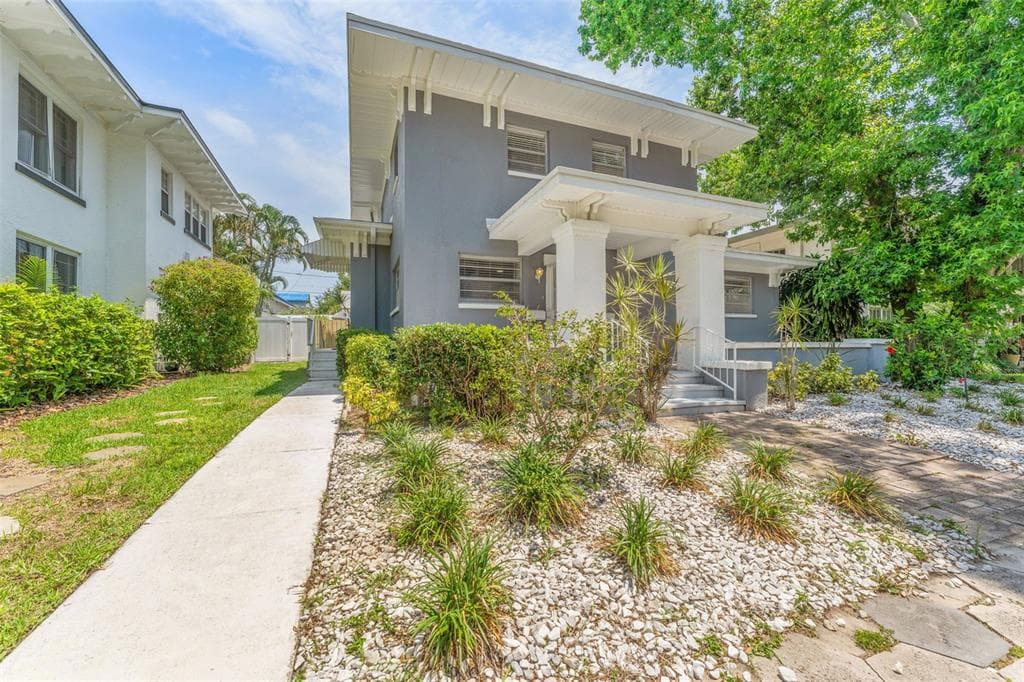 125 8TH AVENUE NE UNIT B ST PETERSBURG, FL 33701