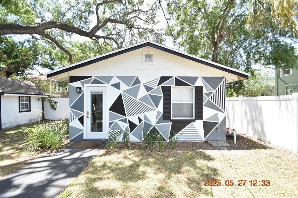 907 JONES STREET UNIT Rear CLEARWATER, FL 33755