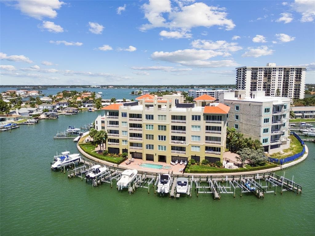 200 SKIFF POINT UNIT 202 CLEARWATER BEACH, FL 33767