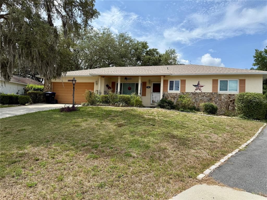560 W MILKWEED LOOP