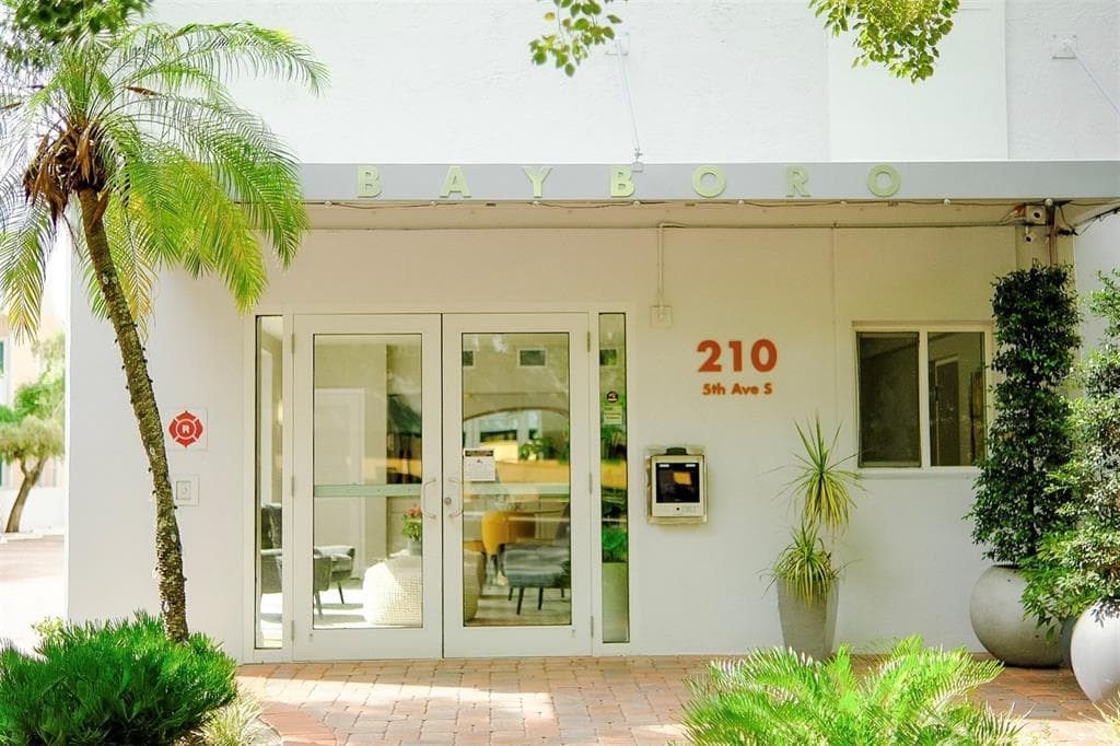 210 5TH AVENUE S UNIT 209 ST PETERSBURG, FL 33701