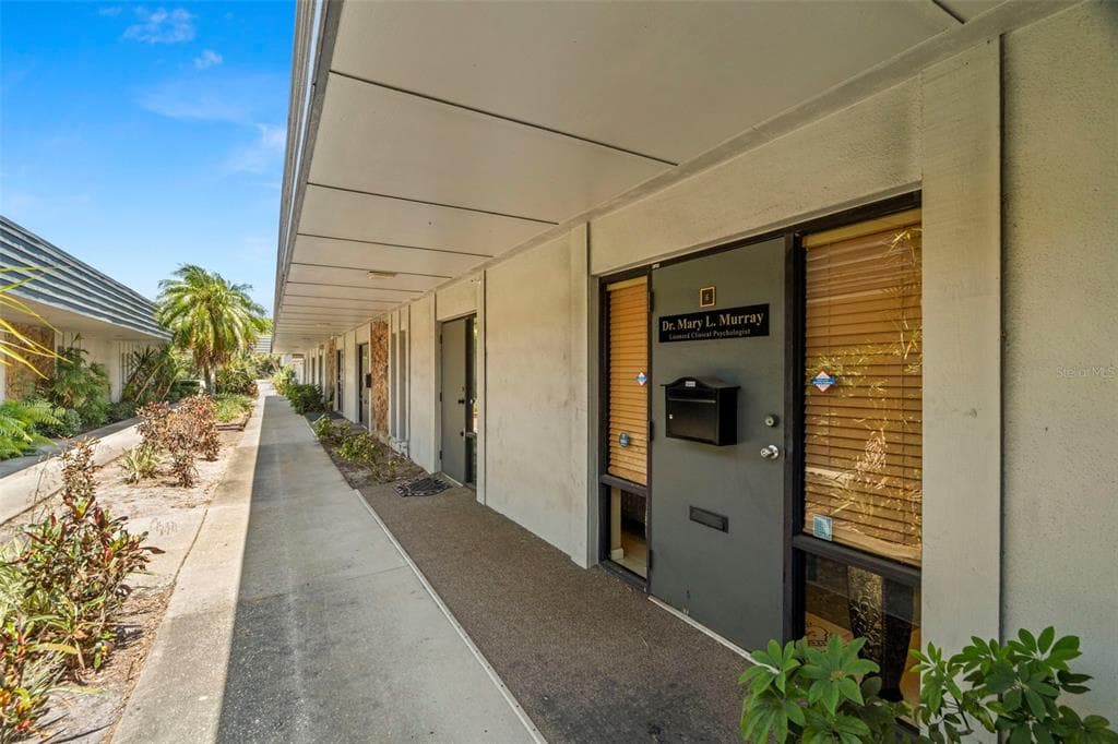 10333 SEMINOLE BOULEVARD UNIT 6