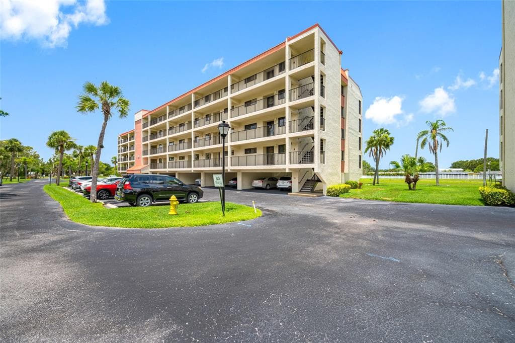 9450 HARBOR GREENS WAY UNIT 207 SEMINOLE, FL 33776