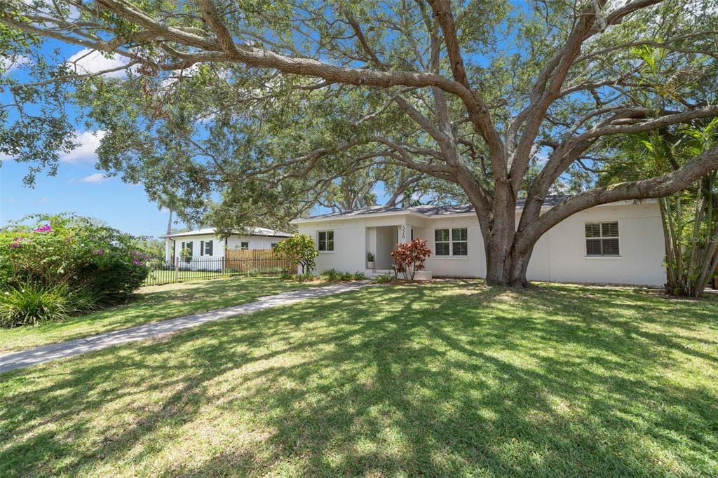 526 36TH AVENUE NE ST PETERSBURG, FL 33704