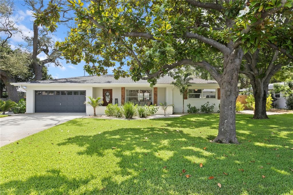 125 LIVE OAK LANE LARGO, FL 33770