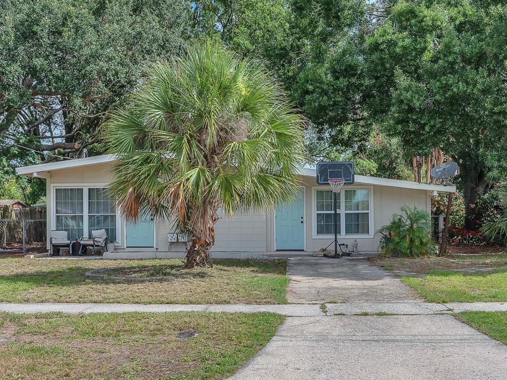 4425 W BAY AVENUE TAMPA, FL 33616