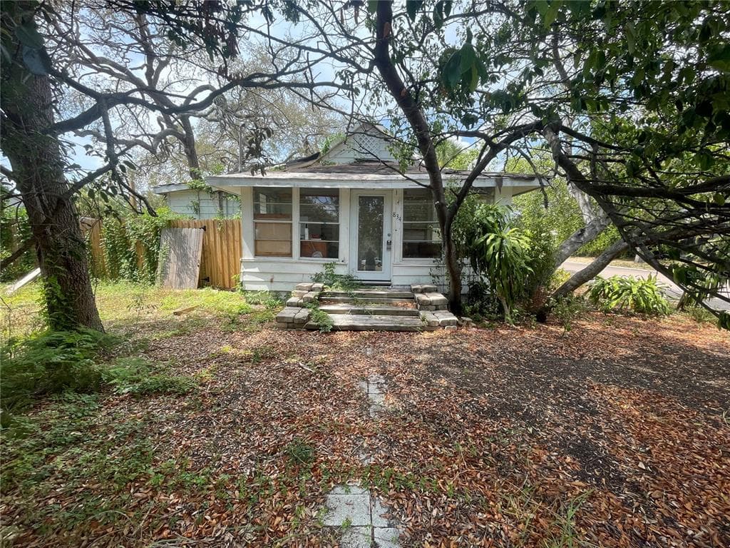 834 GRAND CENTRAL STREET CLEARWATER, FL 33756