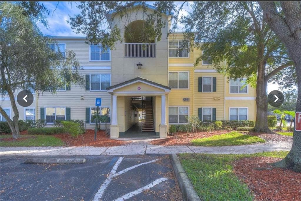 18139 BRIDLE BIT LANE UNIT 18139 TAMPA, FL 33647