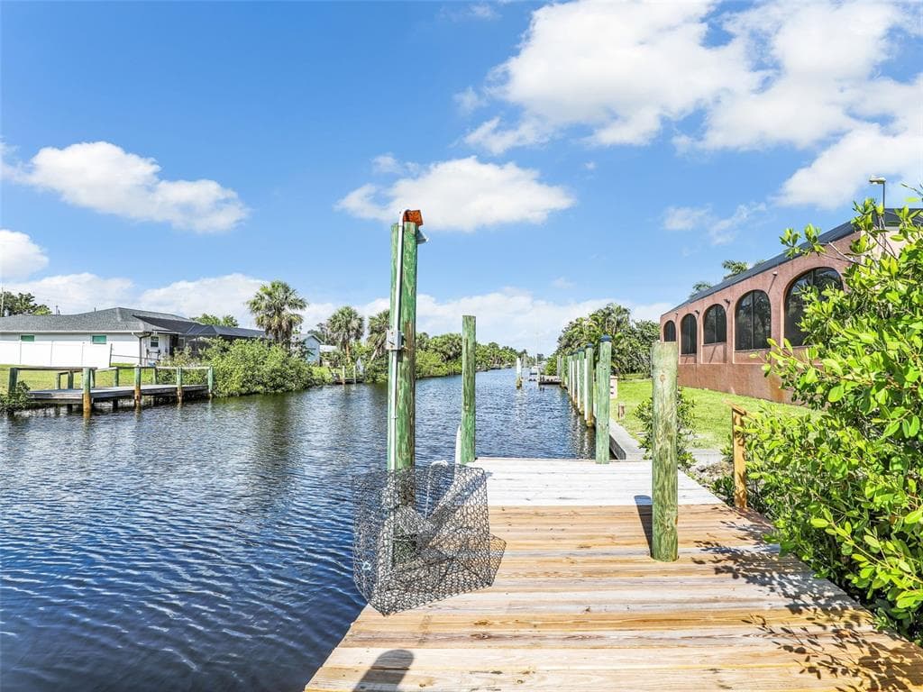 18702 VAN NUYS CIRCLE PORT CHARLOTTE, FL 33948