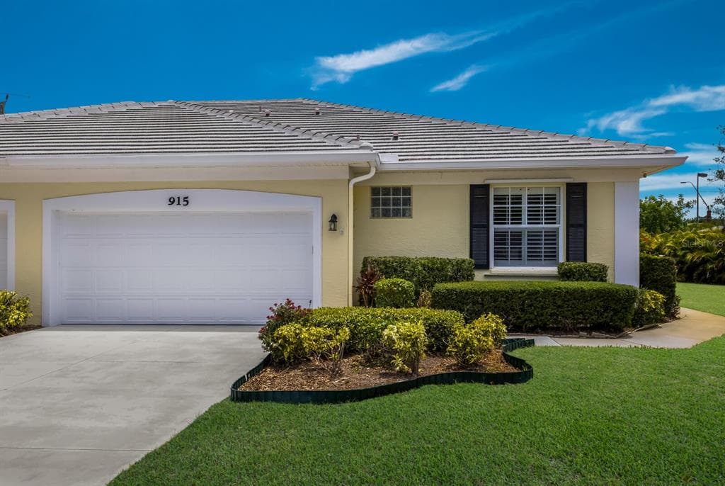 915 SW BARCLAY COURT VENICE, FL 34293