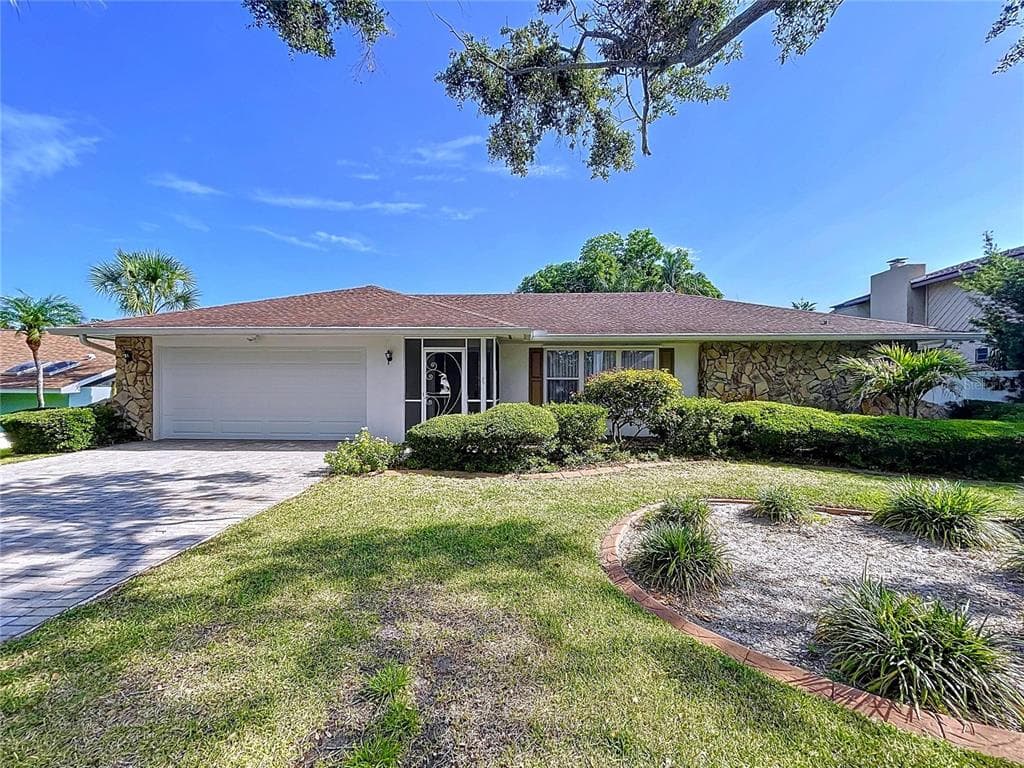 13725 OAK FOREST BOULEVARD N SEMINOLE, FL 33776