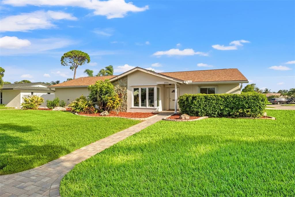 2006 TANGLEWOOD DRIVE NE ST PETERSBURG, FL 33702