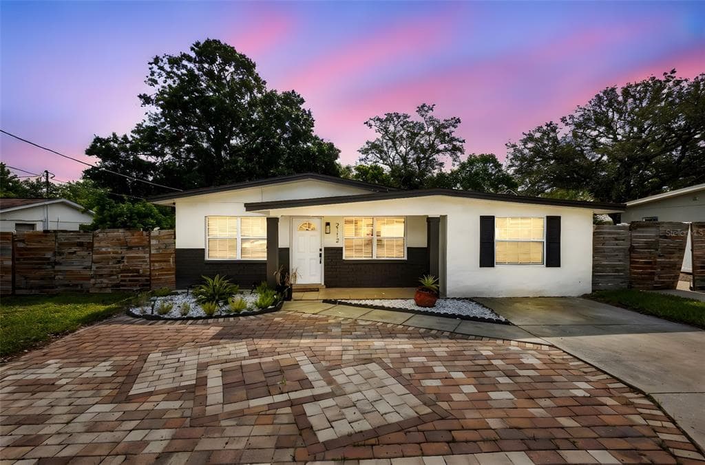 2112 RANCHITA TRAIL HOLIDAY, FL 34690