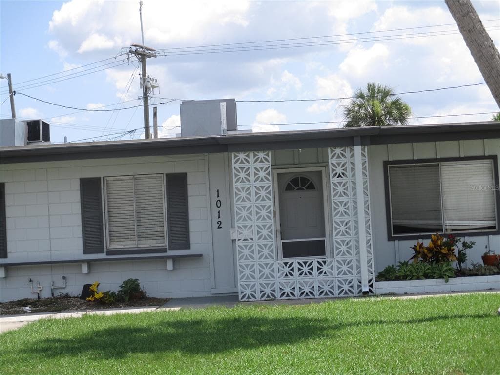 1012 N PEBBLE BEACH BOULEVARD SUN CITY CENTER, FL 33573