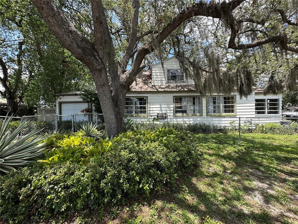 8502 N BRANCH AVENUE TAMPA, FL 33604