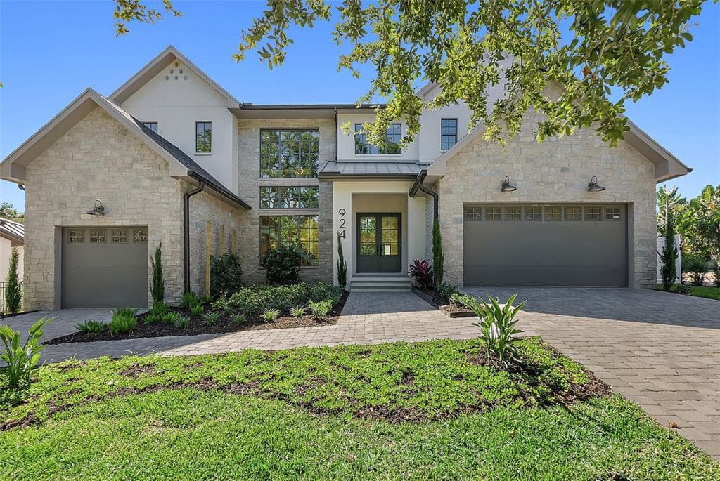 924 42ND AVENUE N ST PETERSBURG, FL 33703