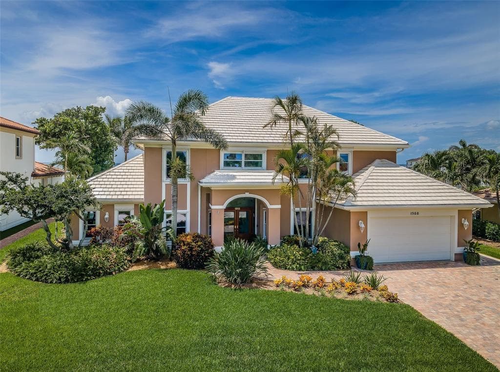 1988 CAROLINA CIRCLE NE ST PETERSBURG, FL 33703
